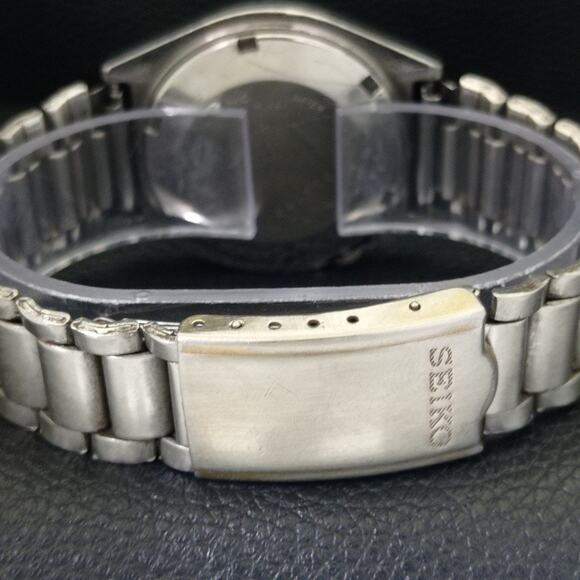 Vintage 1978 Seiko Automatic Mens Silver Watch W/daydate & Brown accents - Picture 2 of 10